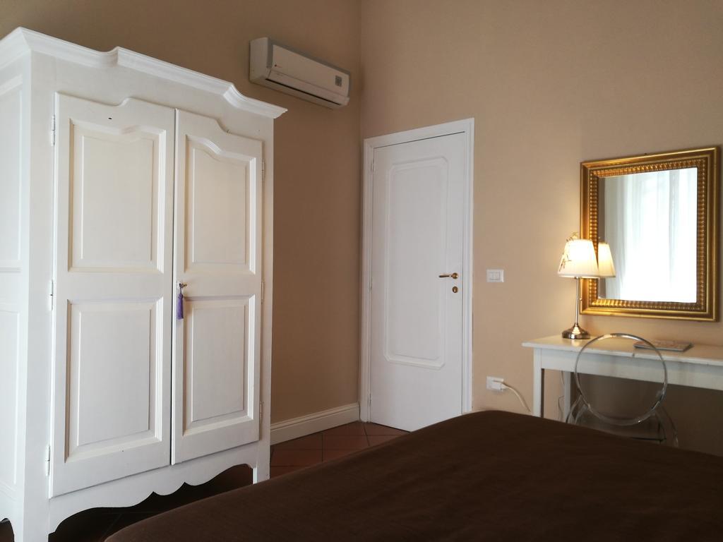 Bed Morelli 49 , Chiaia 2* Napoli
